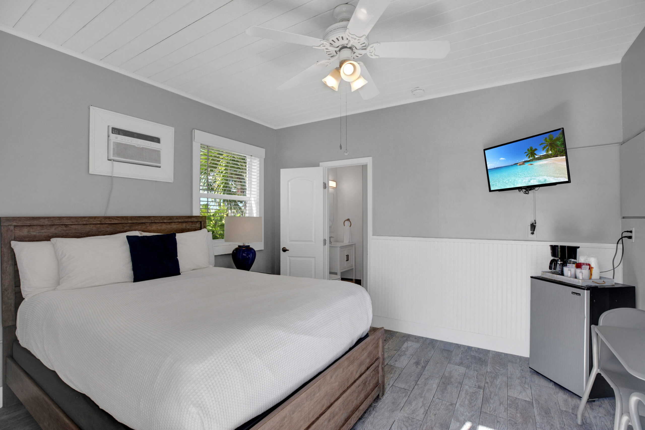 Unit 8 room photo 1